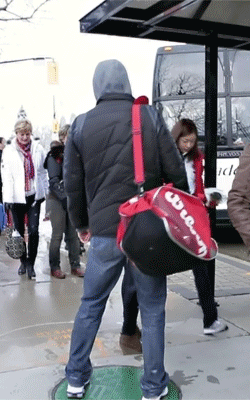 먹을거 숨기는 여자.gif | 인스티즈