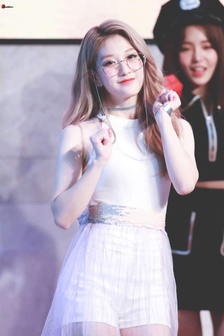 올 시즌 상승세가 보이는 프로미스나인(fromis_9) 이서연.jpgif | 인스티즈