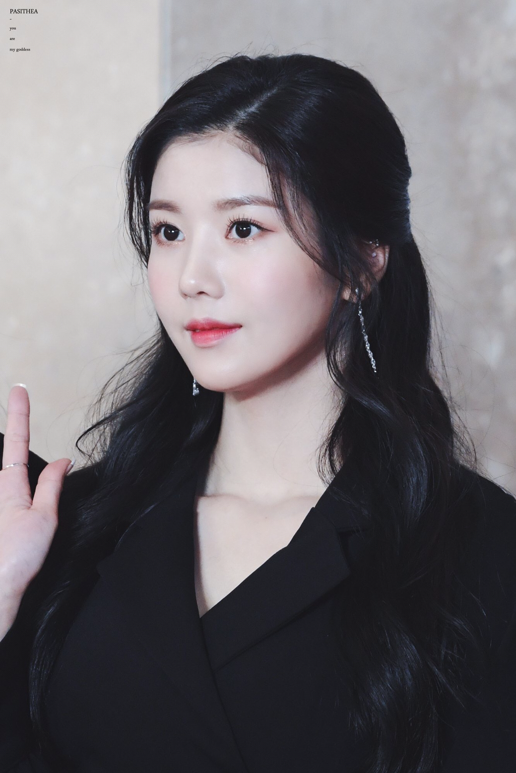 [아이즈원] 비가 많이 내려오고 있어서 권은비 | 인스티즈