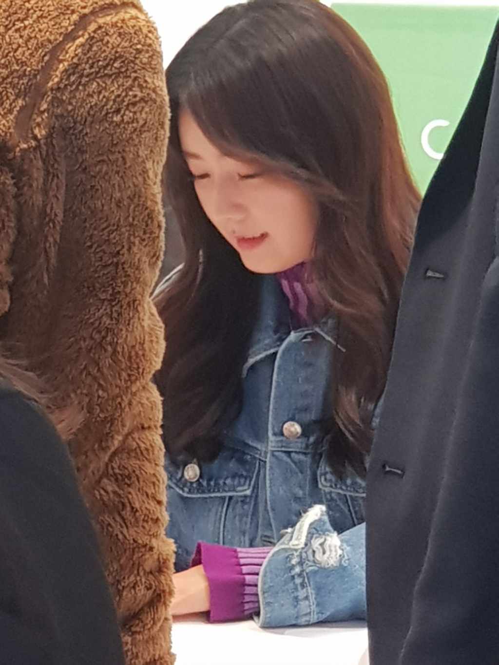 오늘자 에이핑크 윤보미 팬싸인회 + 뽐튜브 11pic | 인스티즈