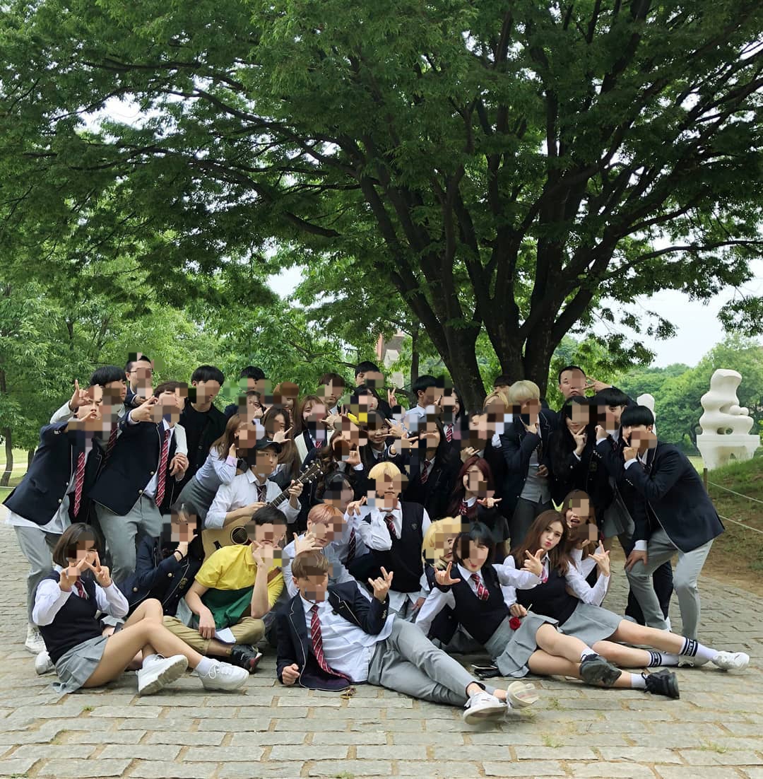 어제 졸업사진 찍으러간 고3 전소미 | 인스티즈
