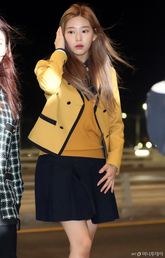 아이즈원) 교복입고 공항가는 사람이 어딨냐ㅋㅋㅋㅋ | 인스티즈