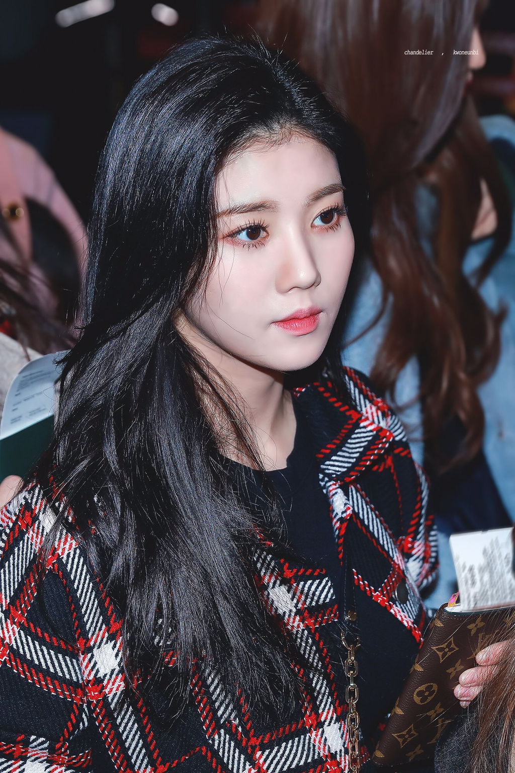 [아이즈원] 비가 많이 내려오고 있어서 권은비 | 인스티즈