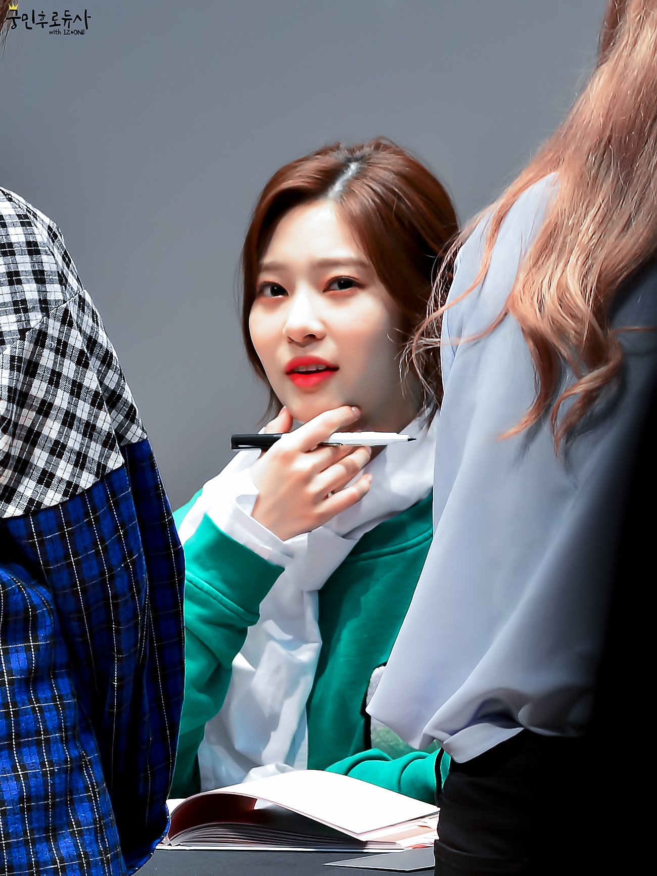 항상 어딘가 억울하고 애잔한 아이즈원 민주.jpg | 인스티즈
