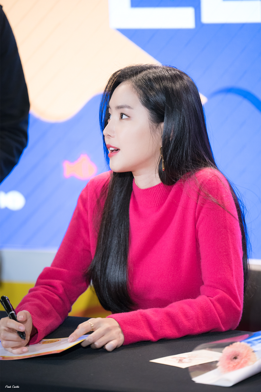 [에이핑크] 맘스터치는 역시 딥치즈버거라서 나은이 | 인스티즈