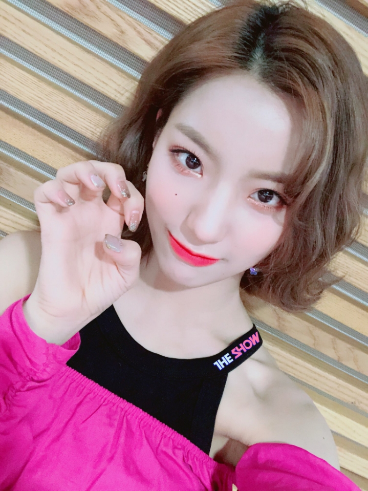 데뷔 300일 기념 프로미스나인 이새롬 | 인스티즈