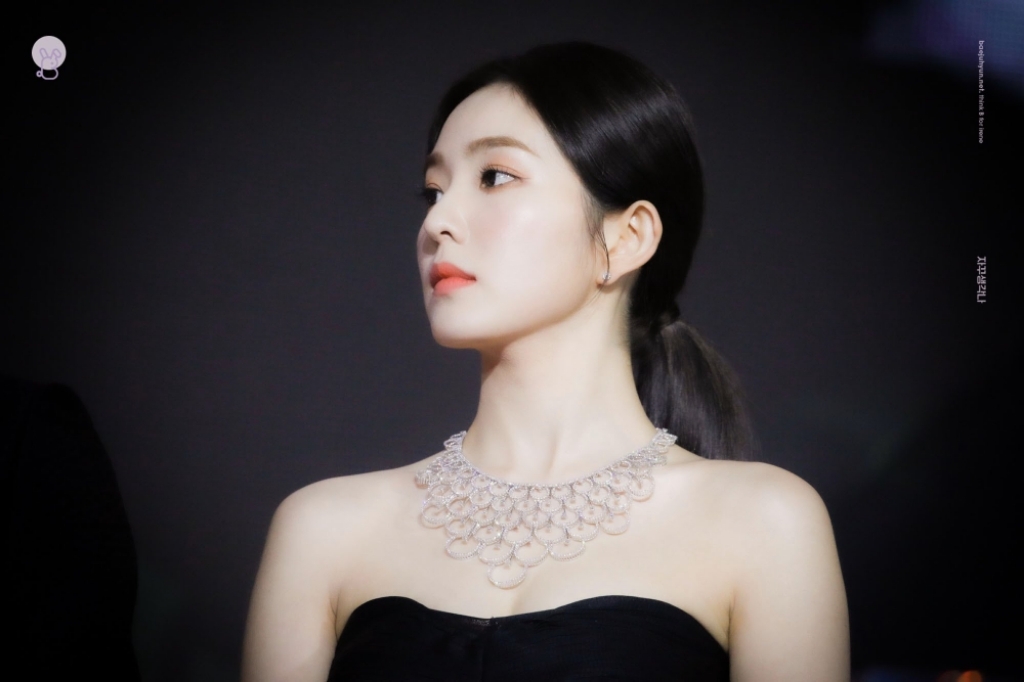 쓸모없는 선물하기로 선물 받은듯한 레드벨벳 아이린ㅋㅋㅋ | 인스티즈