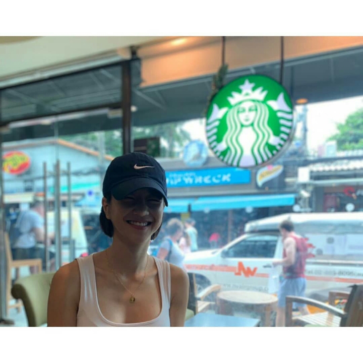 옷 가볍게 입은 서예지 | 인스티즈