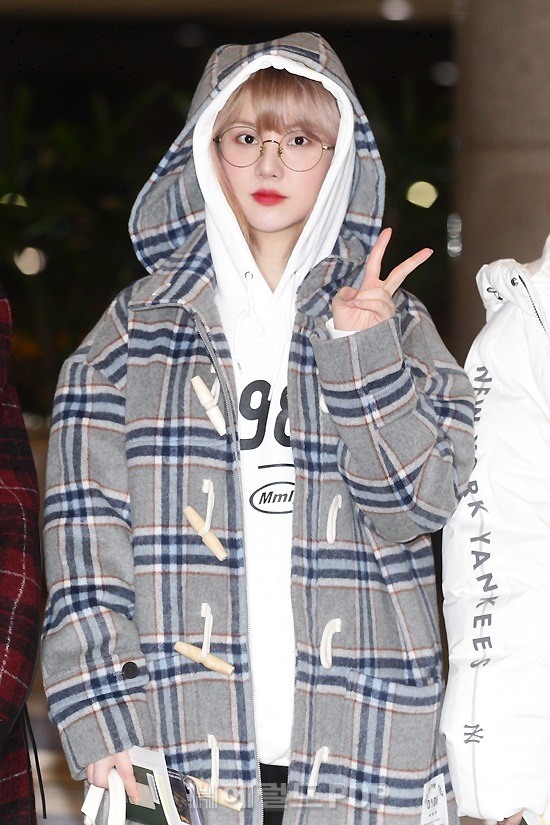 일본 공연 차 출국하는 여자친구.jpg | 인스티즈