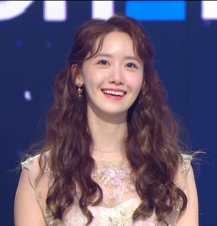 MBC 가요대제전 5년차 안방마님 윤아 미모 | 인스티즈