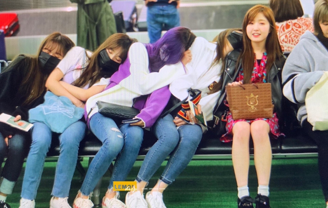 아이즈원) 공항에서 자는 아이들.. | 인스티즈