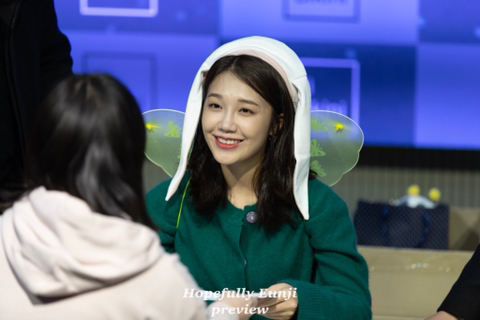 요정 날개를 착용한 에이핑크 정은지.jpg | 인스티즈