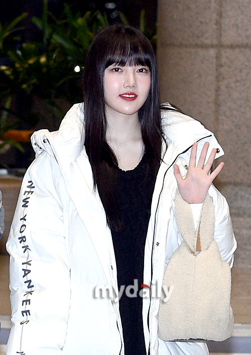 일본 공연 차 출국하는 여자친구.jpg | 인스티즈