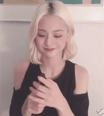 미스트 뿌리는 프로미스나인 이나경.gif | 인스티즈