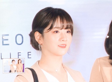 코트 입은 에이핑크 윤보미.jpg | 인스티즈