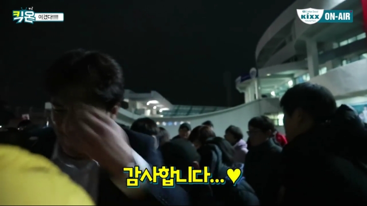 코스프레(?)하는 감독.jpg | 인스티즈