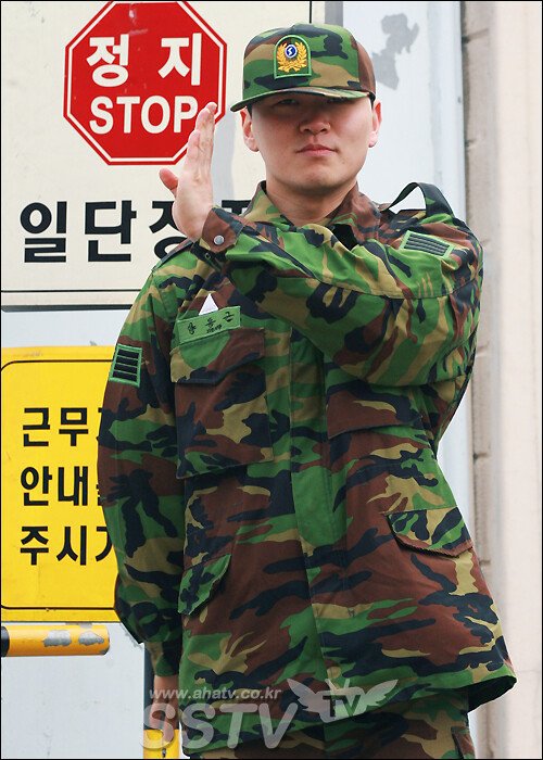 GD보고 생각난 거수경례 레전드 | 인스티즈