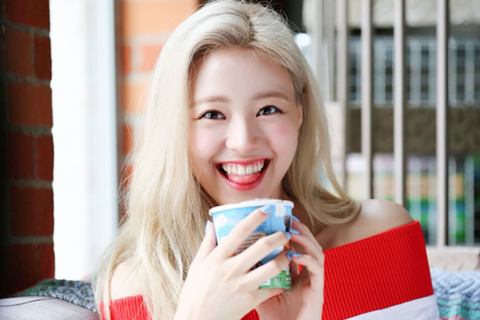 [ITZY] 유나 생일을 맞이한 언니들의 초상화ㅋㅋㅋㅋ | 인스티즈
