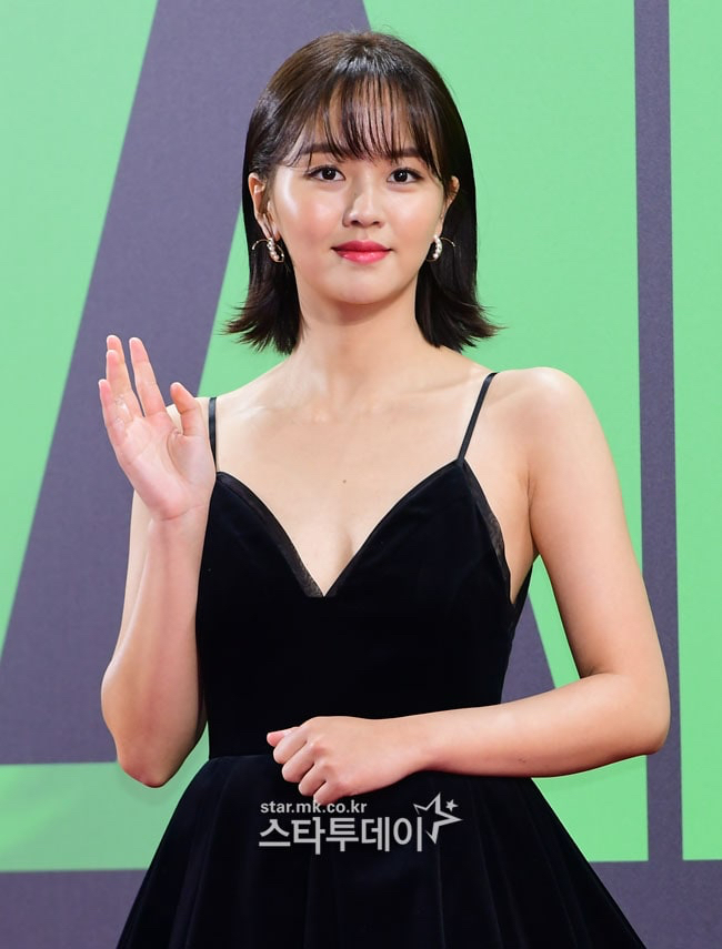 이제 어른이 된 김소현....과감한 노출 드레스.jpg | 인스티즈