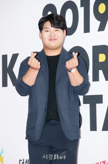 가수의 흔한 프로필 사진과 갭차이 | 인스티즈