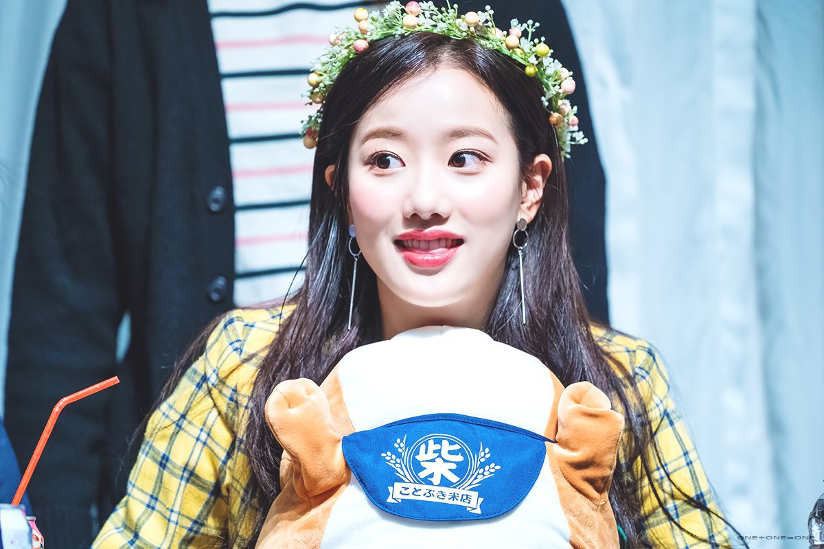 화관쓴 에이프릴 나은이.jpg | 인스티즈