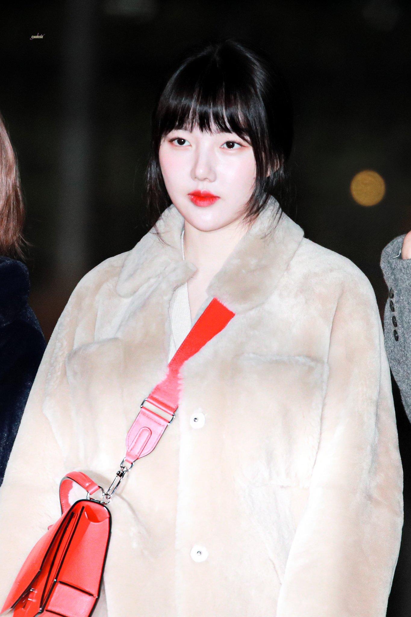 앞구르기 하고 보니까 은근히 미인인 듯한 여자친구 예린이.jpgif | 인스티즈