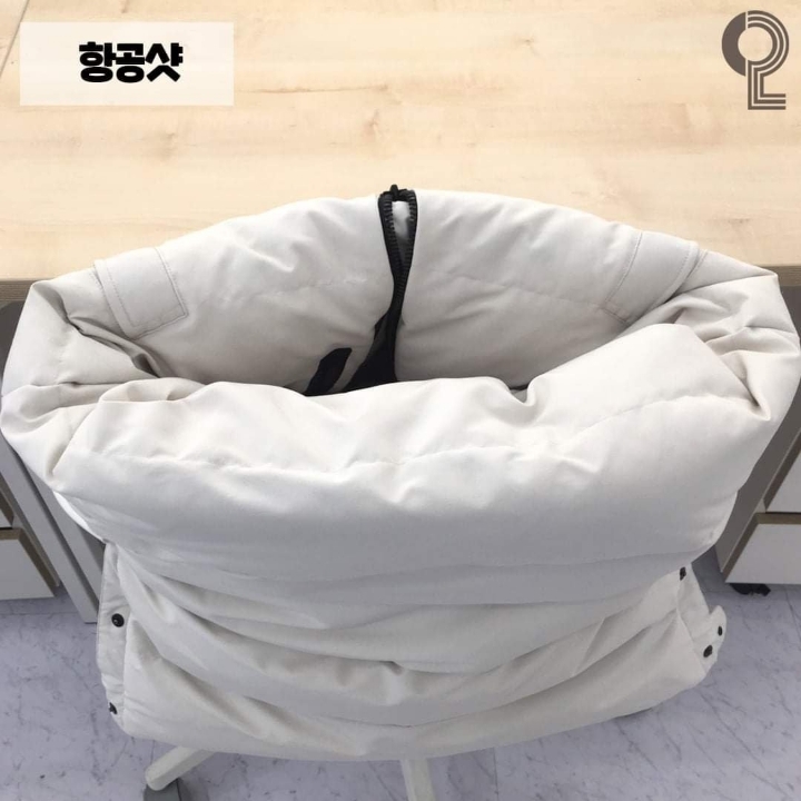 롱패딩 바닥에 안끌리게 의자에 거는법.jpg | 인스티즈