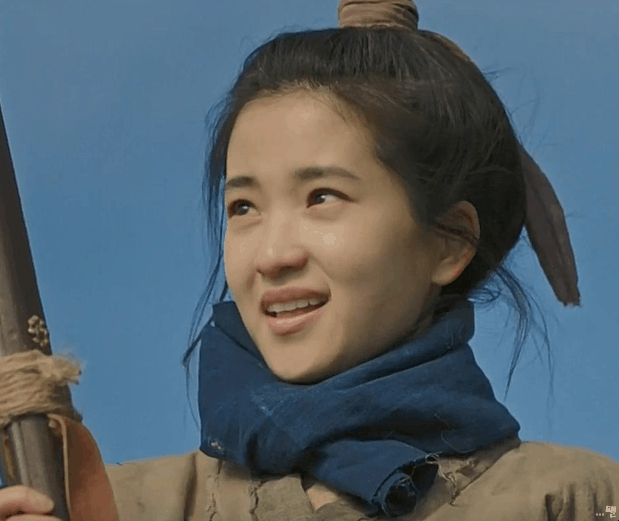 총 처음 잡고 애기처럼좋아하는 애기씨 | 인스티즈