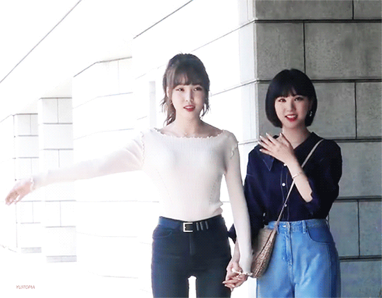 하트 만드는데 키가 안 맞아서 슬픈 여자친구 은하.gif | 인스티즈