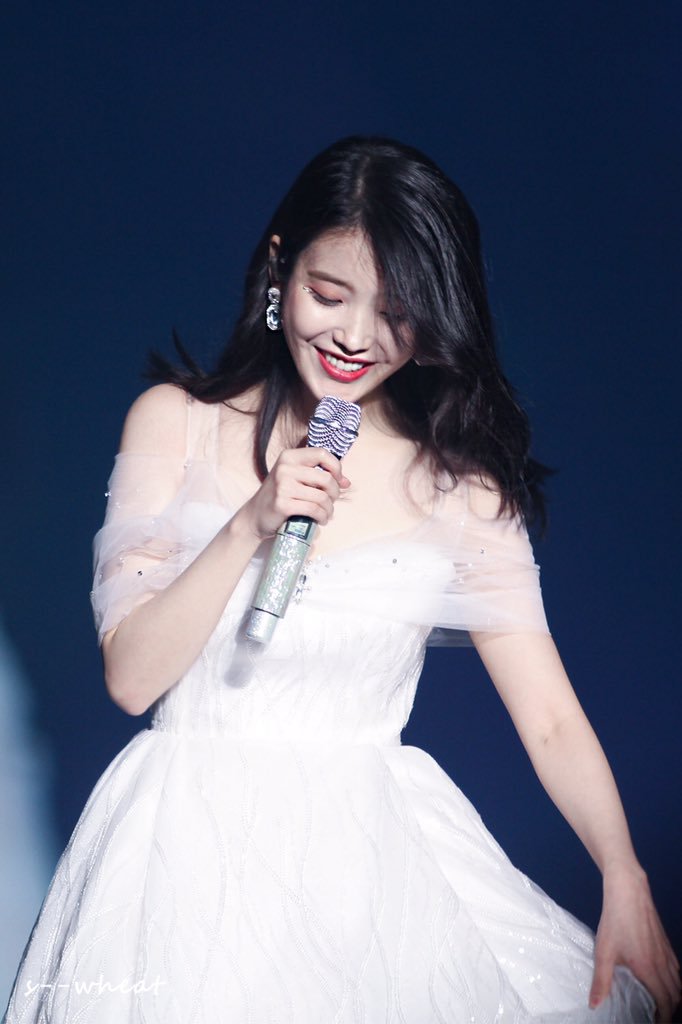 아이유 10주년 콘서트 in 서울.jpg | 인스티즈
