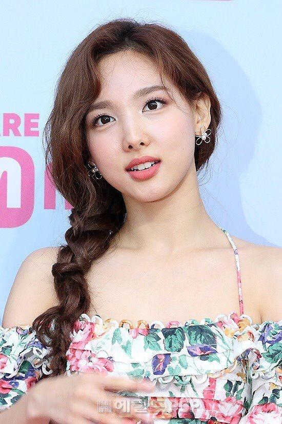 꼬까옷 입고 나연이 코스프레하는 bugs bunny 🐰 | 인스티즈