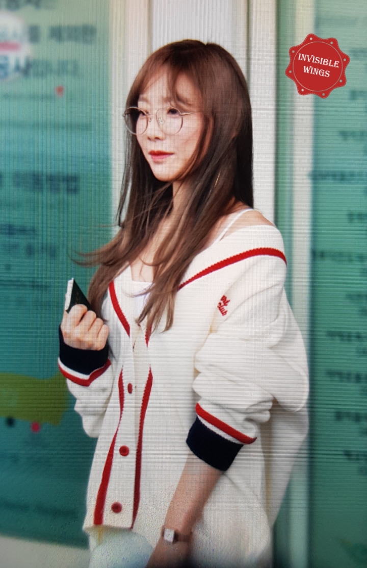 오늘자 새로운 헤어컬러로 염색하고 공항에 나타난 태연 | 인스티즈