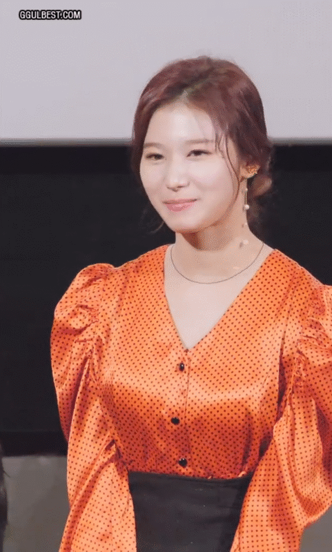 무대인사도는 배우 김사나양.gif | 인스티즈