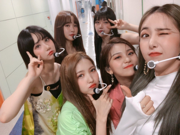 쇼챔피언을 통해 컴백하는 여자친구💙 | 인스티즈