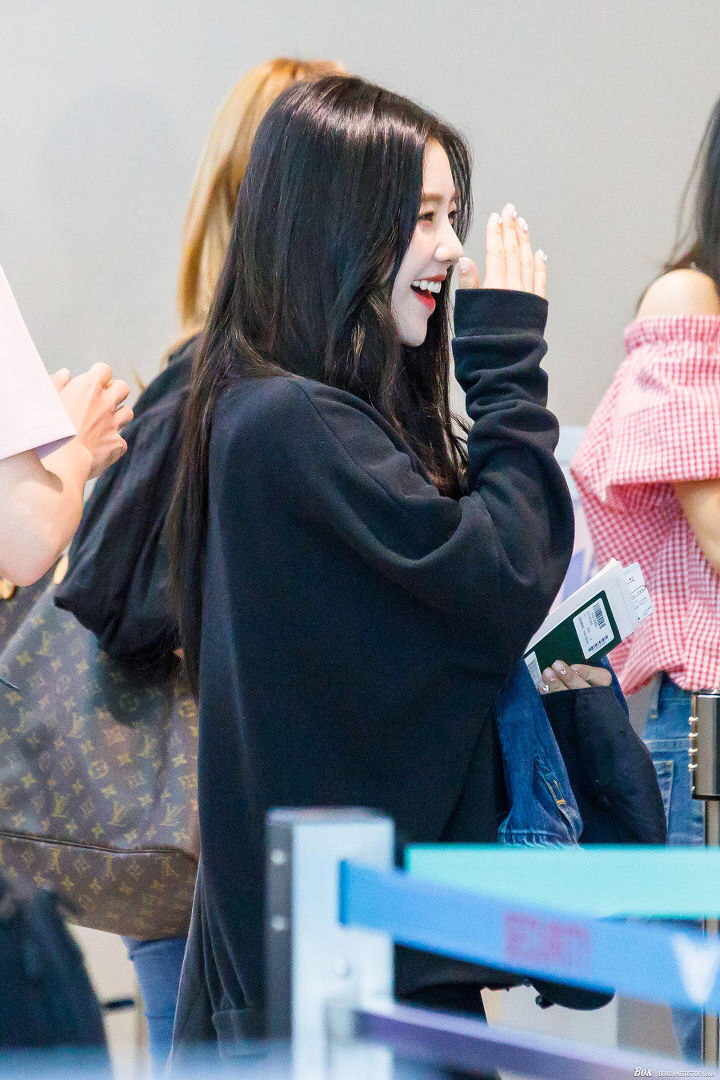 [레드벨벳] 빨리 금요일이 됐으면 해서 17일차 1일1아이린💗 | 인스티즈