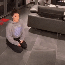 손이 등뒤로 묶인채 엎드려있을 때 한번에 일어나는 법 | 인스티즈