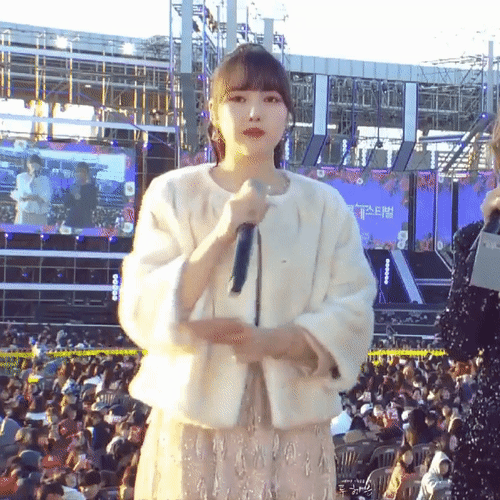 mc 대본 처리하는 여자친구 예린이.gif | 인스티즈