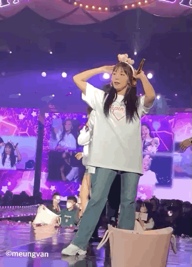 머리띠 떨어뜨리는 에이핑크 정은지.gif | 인스티즈