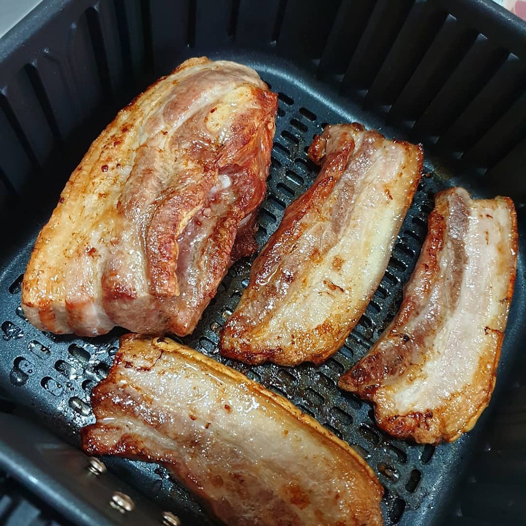 에어프라이어로 구운 삼겹살 비주얼 | 인스티즈