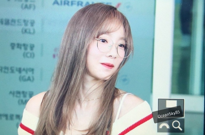 오늘자 새로운 헤어컬러로 염색하고 공항에 나타난 태연 | 인스티즈