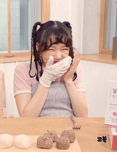 복스럽게 잘먹는 여자친구 예린이 긔여운 먹방.gif | 인스티즈