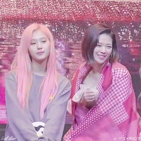 정연이 더듬는 사나.gif | 인스티즈