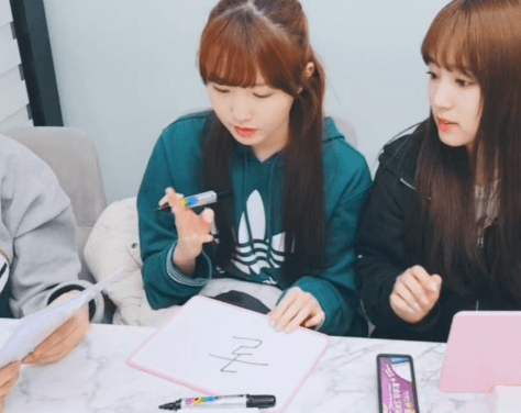 아이즈원) 오늘 역대급으로 귀여운 히토미 with 유리 | 인스티즈