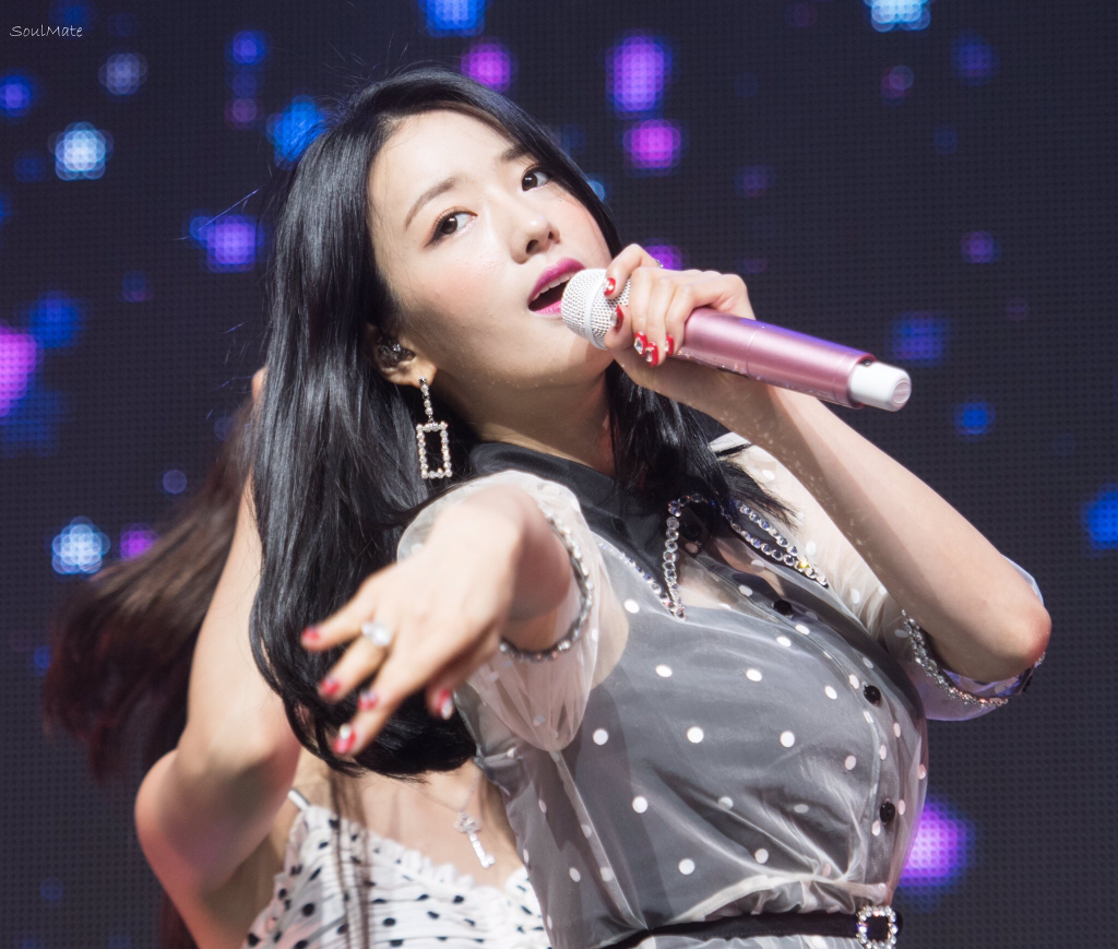 [에이핑크] 은행 갔다가 창구에서 초등학교 동창을 만나서 보미 | 인스티즈