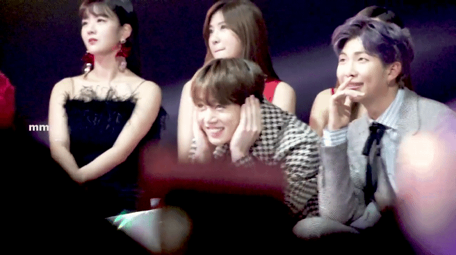 BJ감스트가 본인 소개하니까 좋아죽는 방탄소년단 정국 .gif | 인스티즈