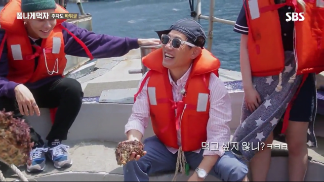 추자도 바위굴 먹는 트와이스 정연X다현.jpg | 인스티즈