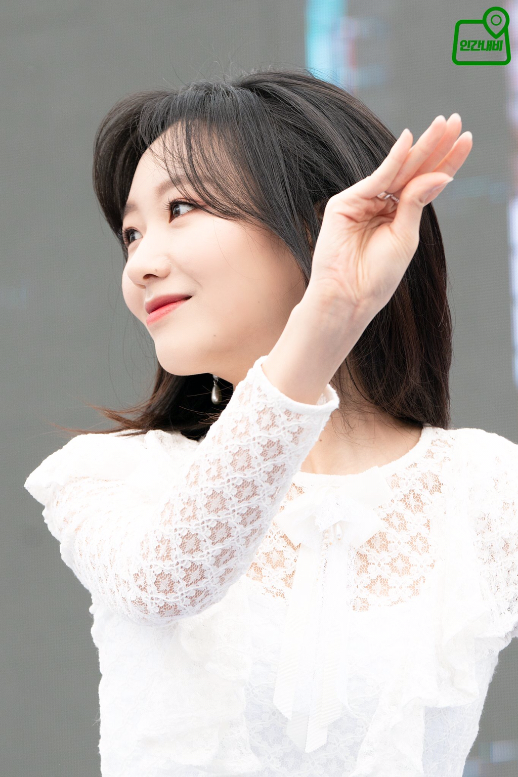 [러블리즈] 독일사는 친구에게 선물을 받아서 수정이 | 인스티즈