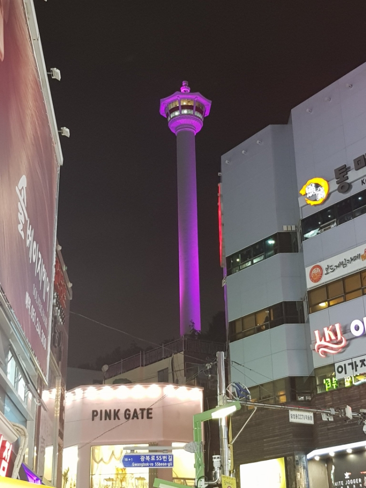 곧 있을 방탄소년단 부산 팬미팅에 온 곳이 보라색으로 물든 부산 명소.jpg | 인스티즈