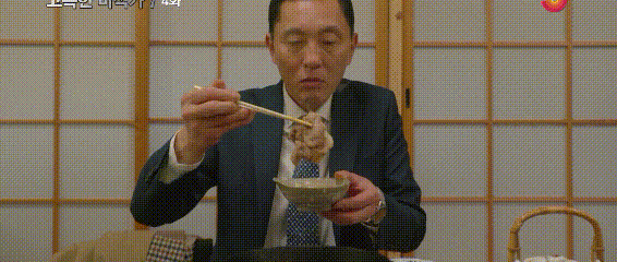 날계란에 스끼야끼 찍어먹는 고독한 미식가.gif | 인스티즈