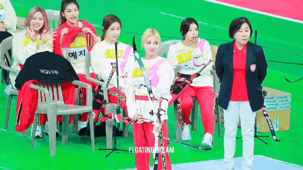 이 언니들아 응원 좀 해라.gif | 인스티즈